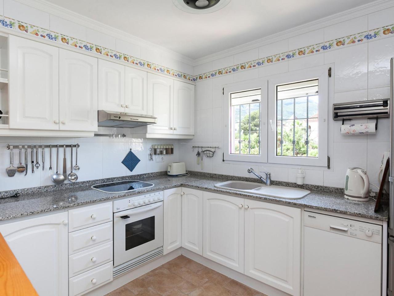 Tulipanes By Interhome Dénia